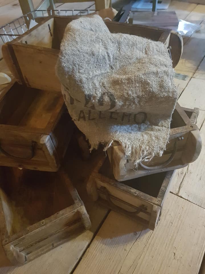 Oude houten steenmal bak