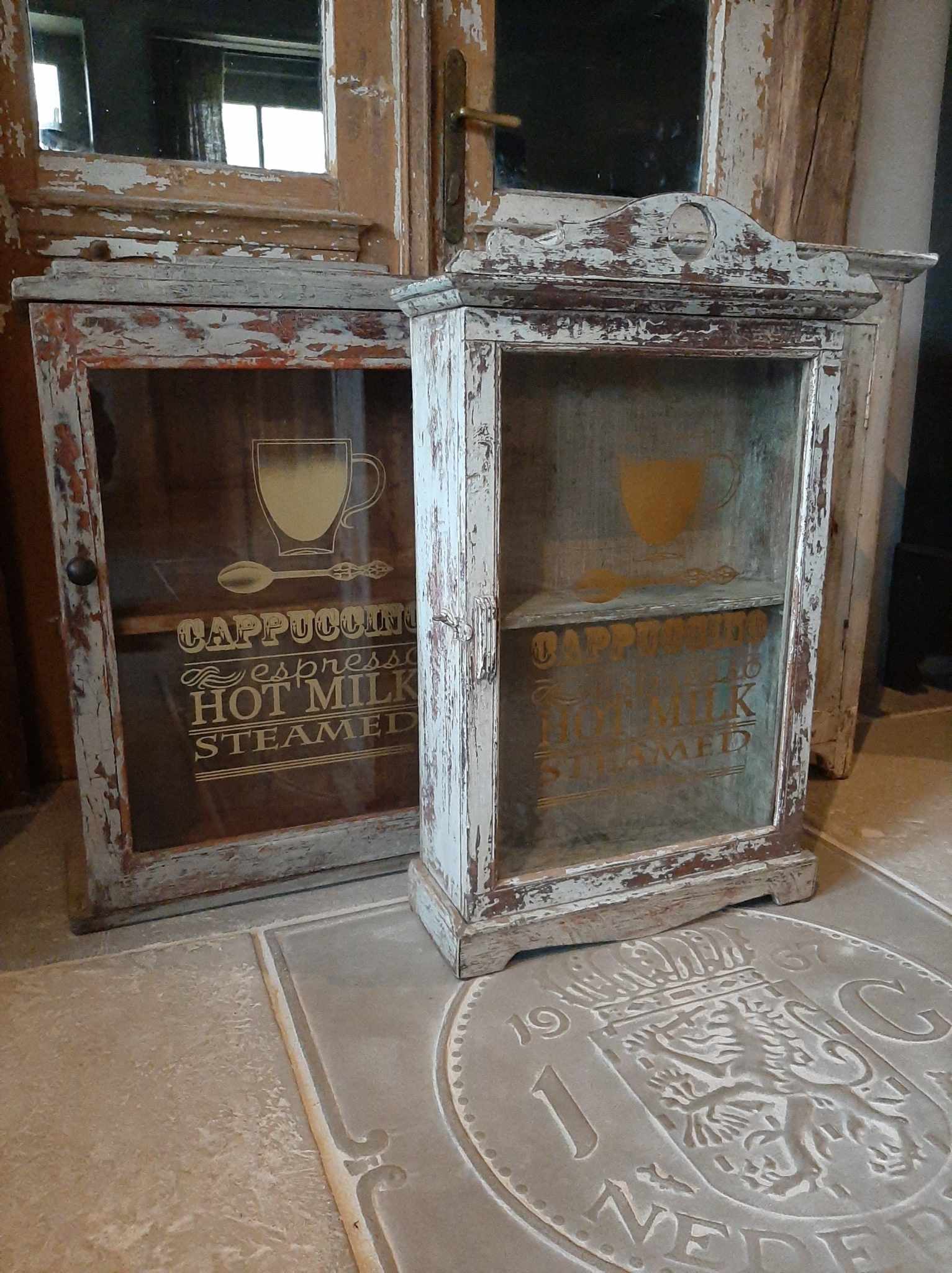 Oud Vitrine kastje M